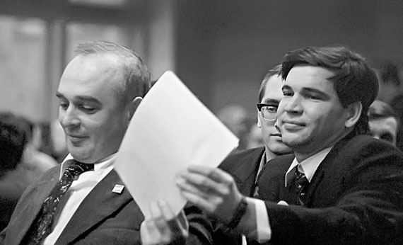 Лев Айзенберг и Шамиль Даутов на семинаре теоретического отдела,  Институт физики, 1981 г.