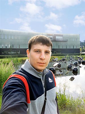 Илья у озера перед Техническим университетом в Эйндховене