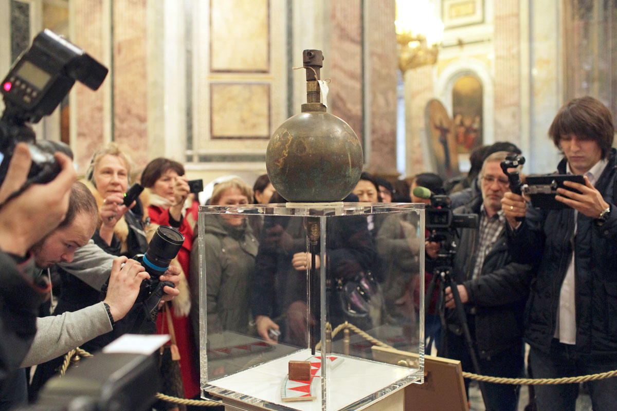 Пресс-показ исторического маятника Фуко в государственном музее-памятнике «Исаакиевский собор» 12 апреля 2016 г.