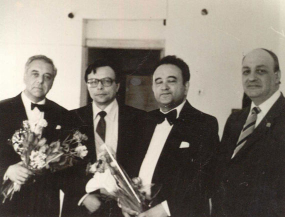 После концерта на физфаке: И. В. Шпиллер, ректор В.С. Соколов, скрипач Пикайзен, Е. В. Лозинский.
