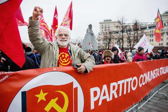 Фото с митинга в честь 100-летия Октябрьской революции в Москве, <a href=