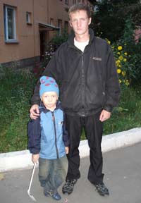 На фото: Юрий Чернов, студент 5 курса факультета  нефти, газа и технологических машин ПИ, с младшим братом