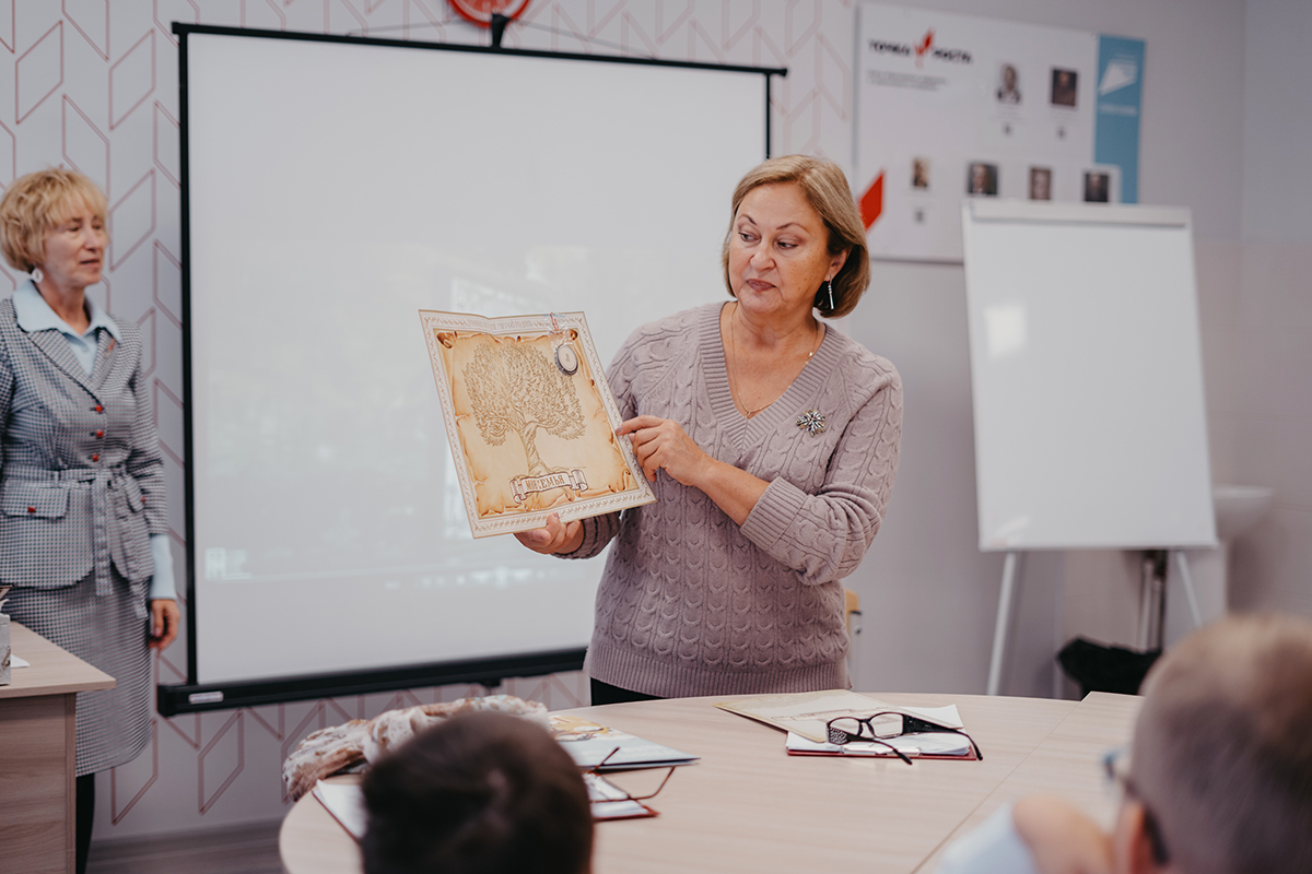 Елена Лисюткина рассказывает детям, как создаются книги
